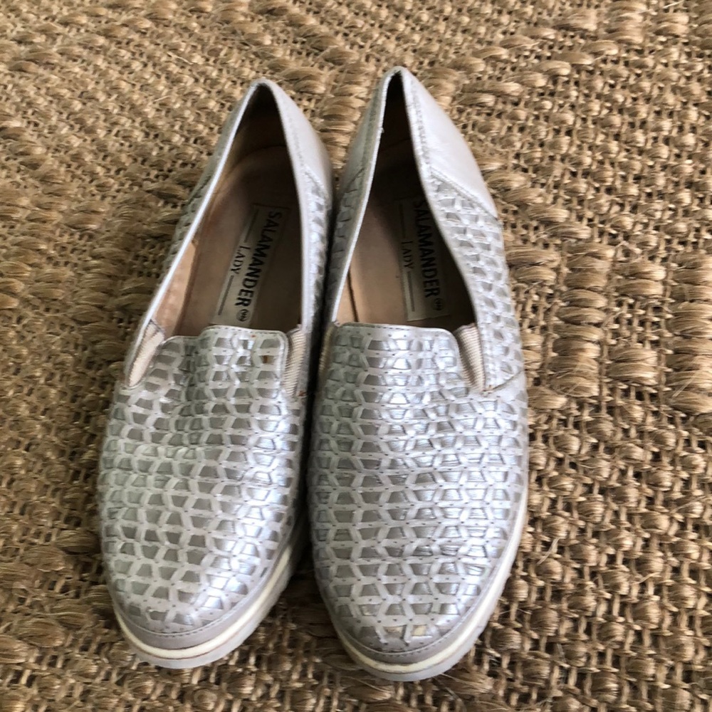 Salamander lady silver leather woven slip on shoe sz 7 very comfortable